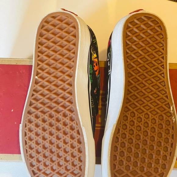 Vans classic slip on disruptive logo print main image 4